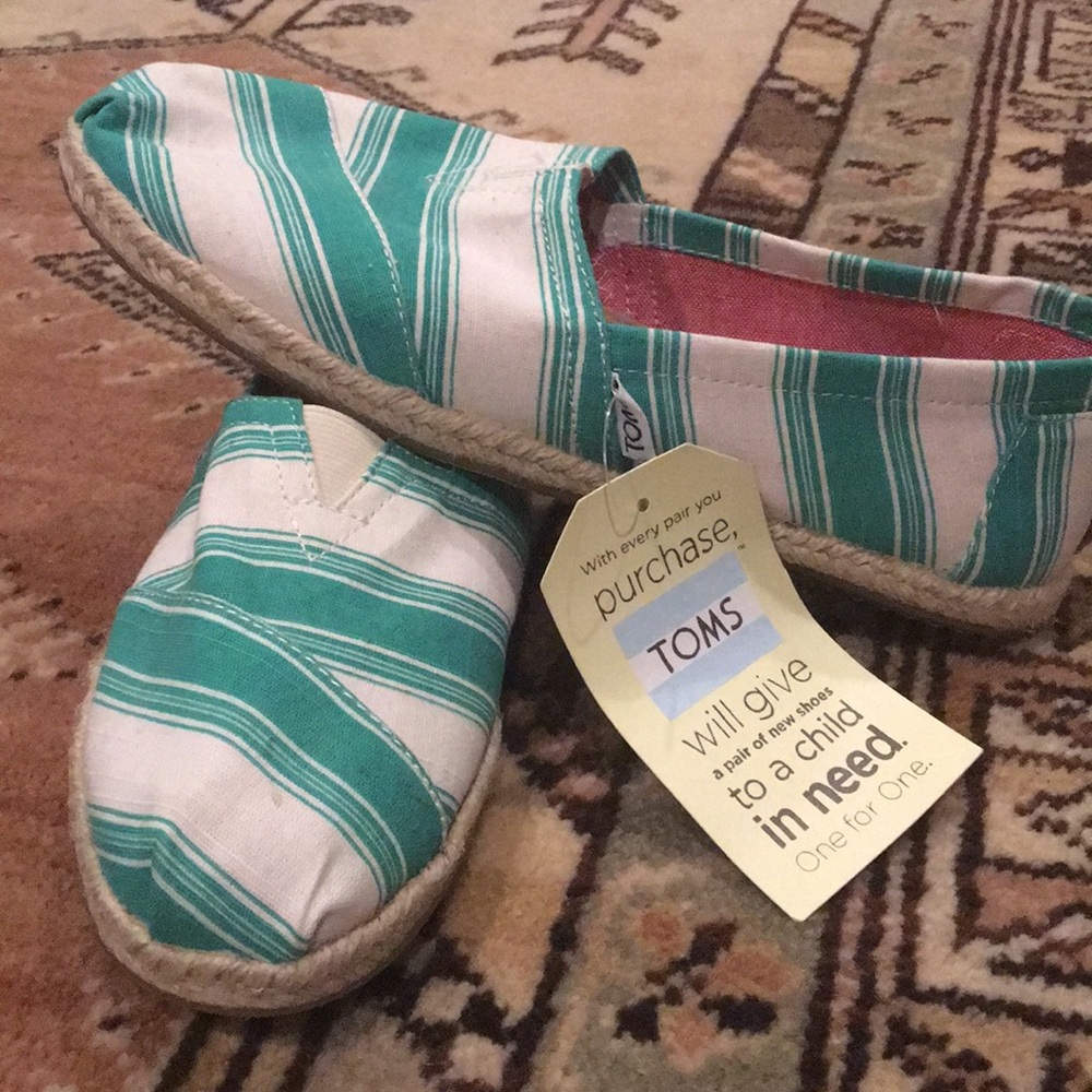 Toms - Picture 3 of 3